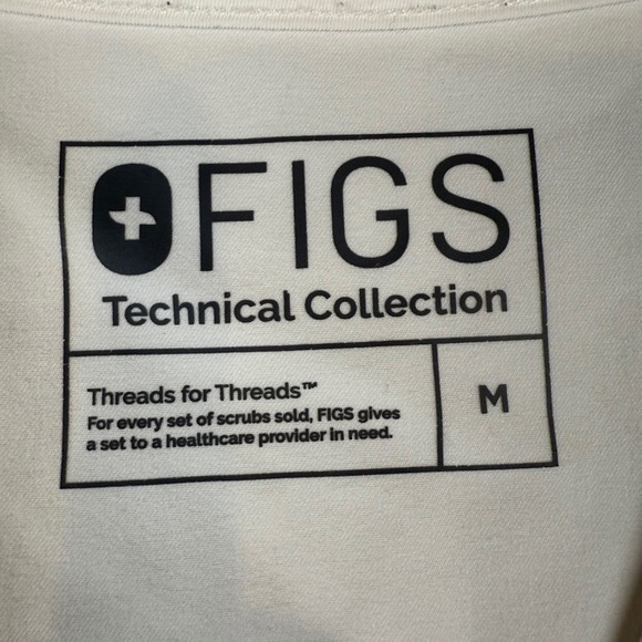 FIGS Technical Collection White V-Neck Scrub Top Womens Medium FW1100 Sh - Picture 2 of 7